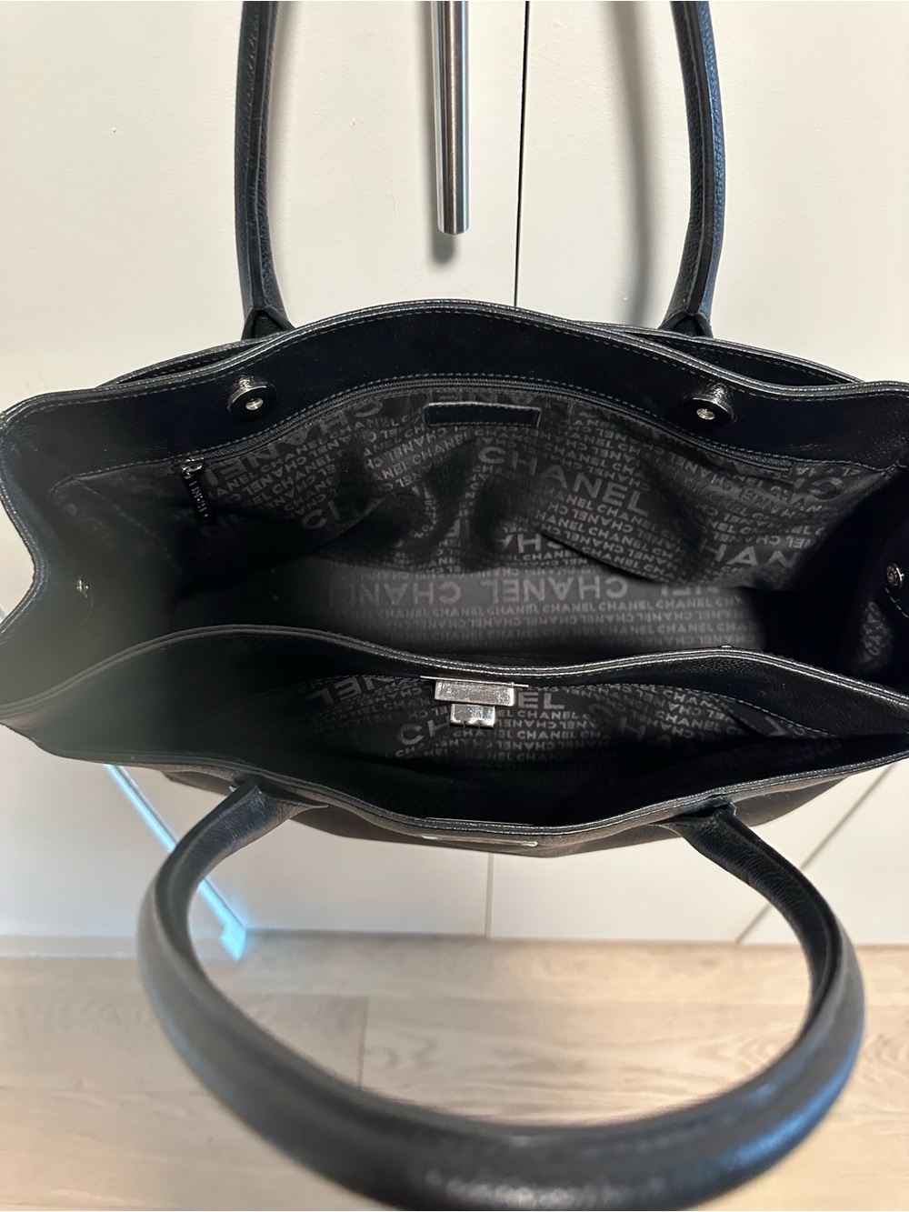 Chanel Black leather Tote with Silver Hardware. - Picture 7 of 9